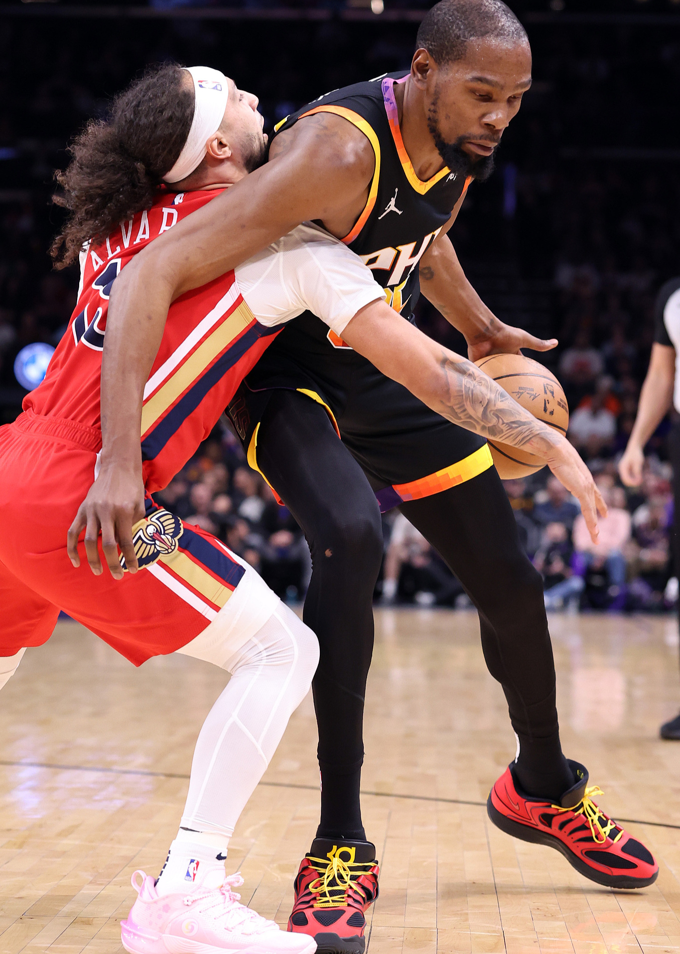 爱游戏百家乐-转折点！菲尼克斯太阳遗憾出局，NBA常规赛国际比赛日攻防权衡，震撼外界，阵容厚度经受考验