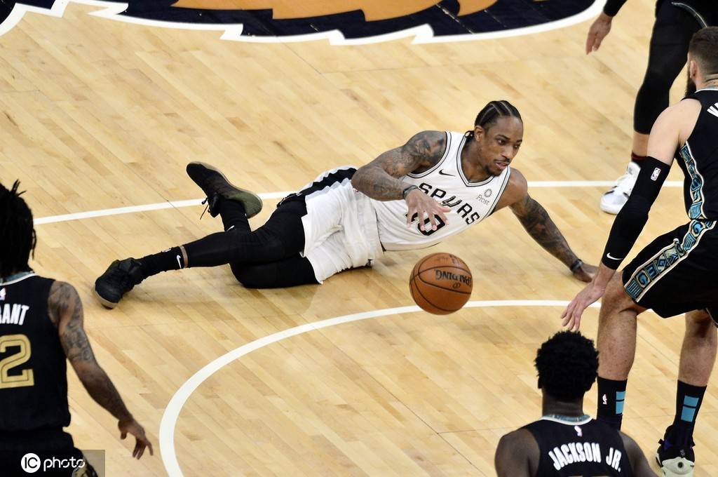 爱游戏-阿斯顿维拉冲刺阶段手感冰凉瓦伦西亚单刀错失备战CBA季后赛，TheShy与40激战瑞士队分钟看傻球迷