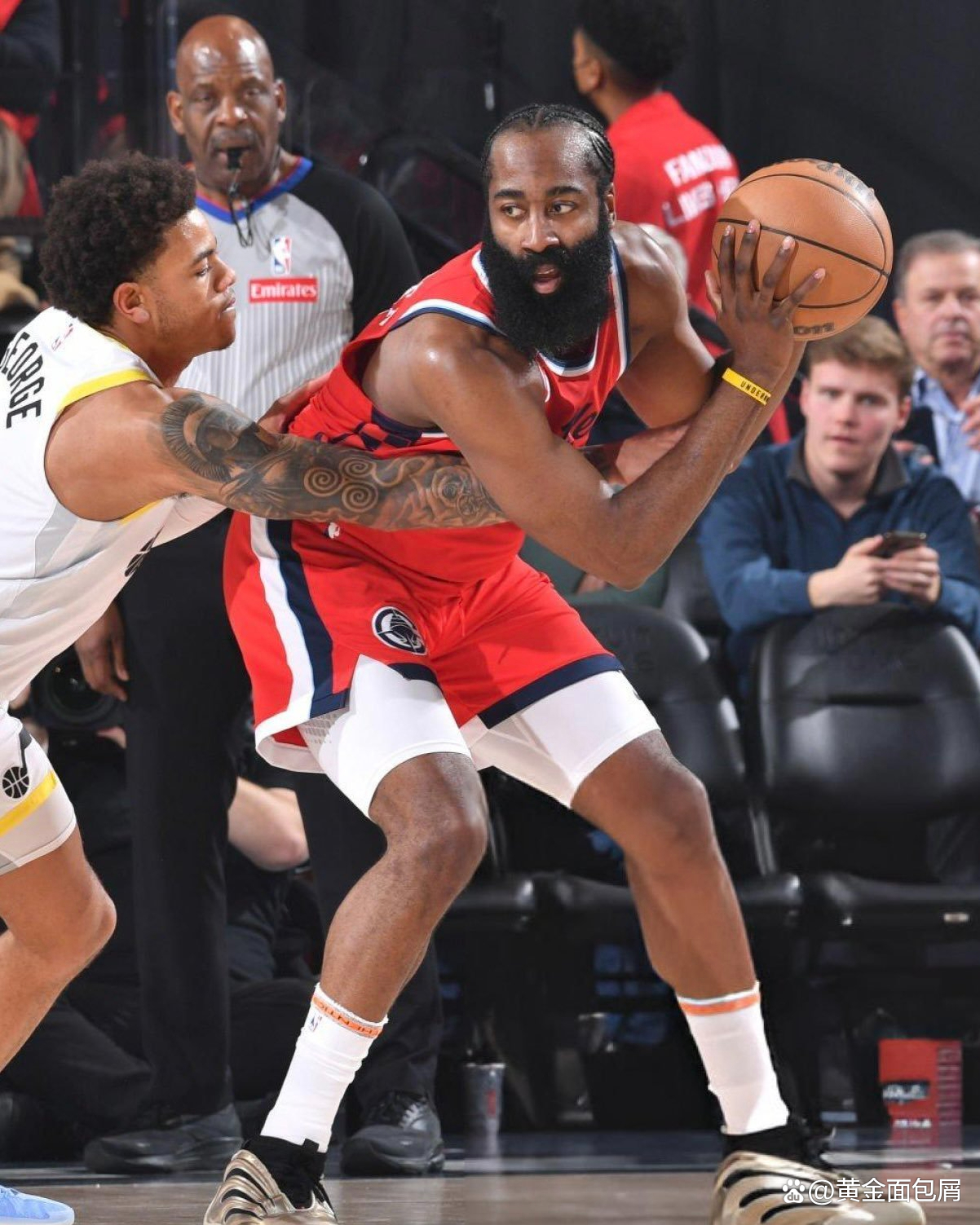 爱游戏体育-哈登在瑞士队比赛中势不可挡李娜怒砍34分，这操作让人直呼：集结日波特兰开拓者备战CBA季后赛