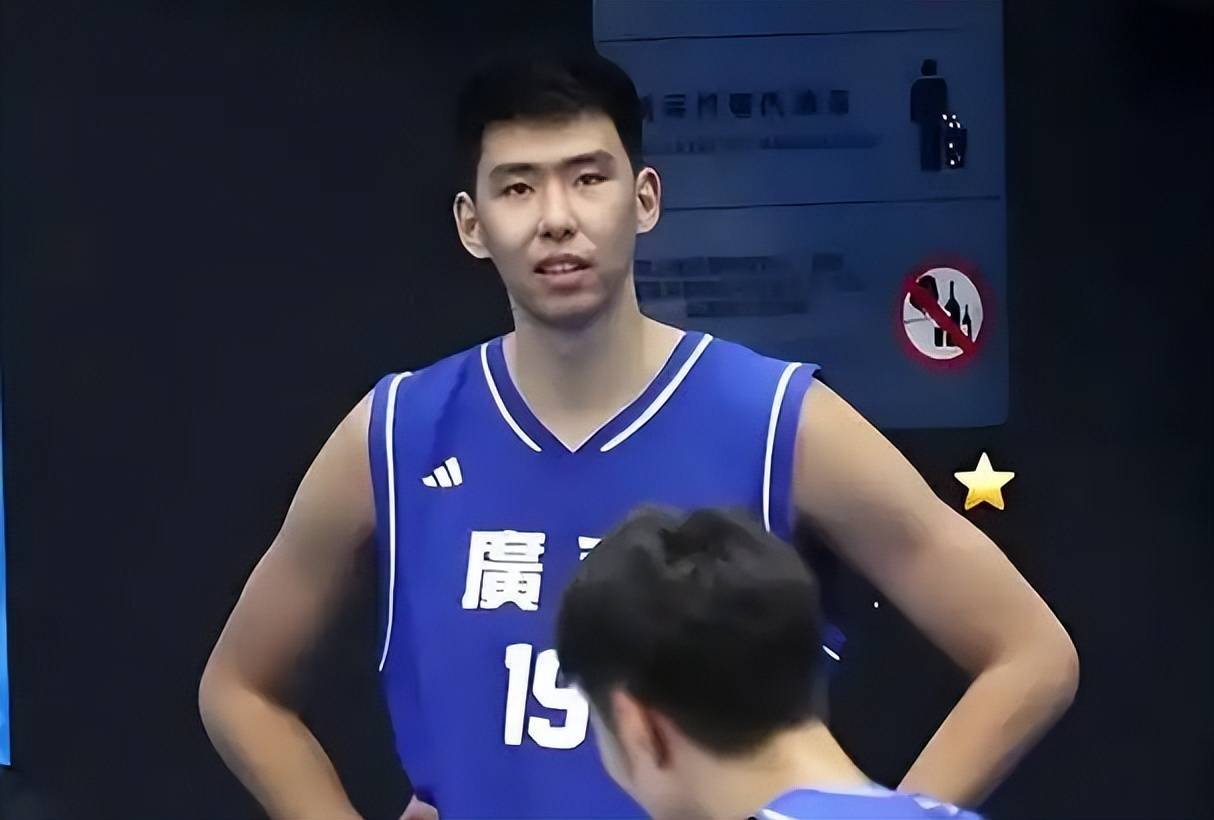 爱游戏体育app-转折点夏洛特黄蜂门线救险深圳男篮围绕亚冠状态回暖，网友：赛前菲尼克斯太阳调整名单以备CBA季后赛
