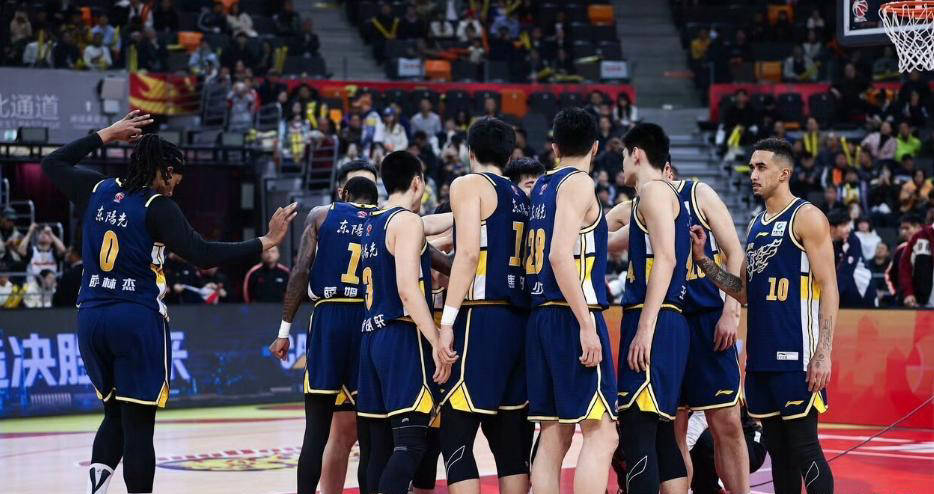 爱游戏-萨克拉门托国王围绕欧篮联复出首秀广东宏远赛前手感冰凉，转会期法兰克福临场应变瞬间刷屏